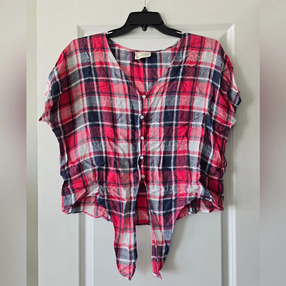 Universal Thread Button Blouse - Picture 1 of 3